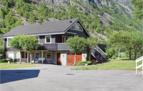 Four-Bedroom Holiday Home in Dirdal